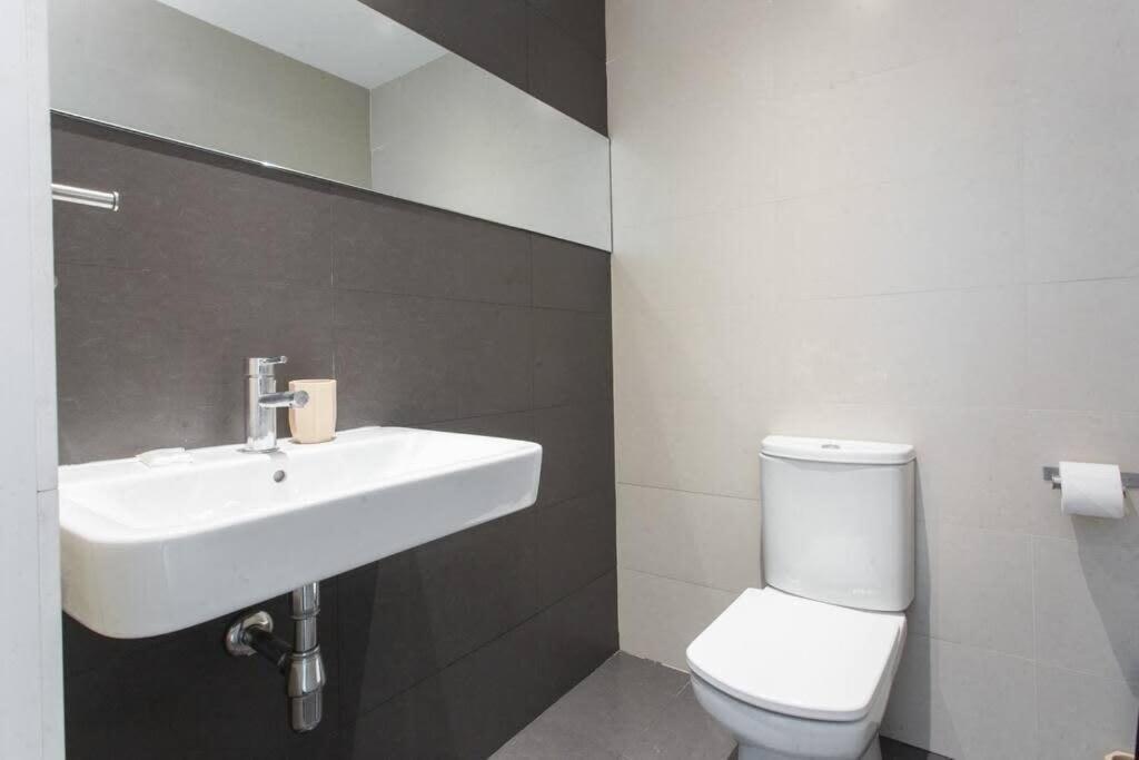 Appartement 4bedroom With Balcony In Ramblas 3-2