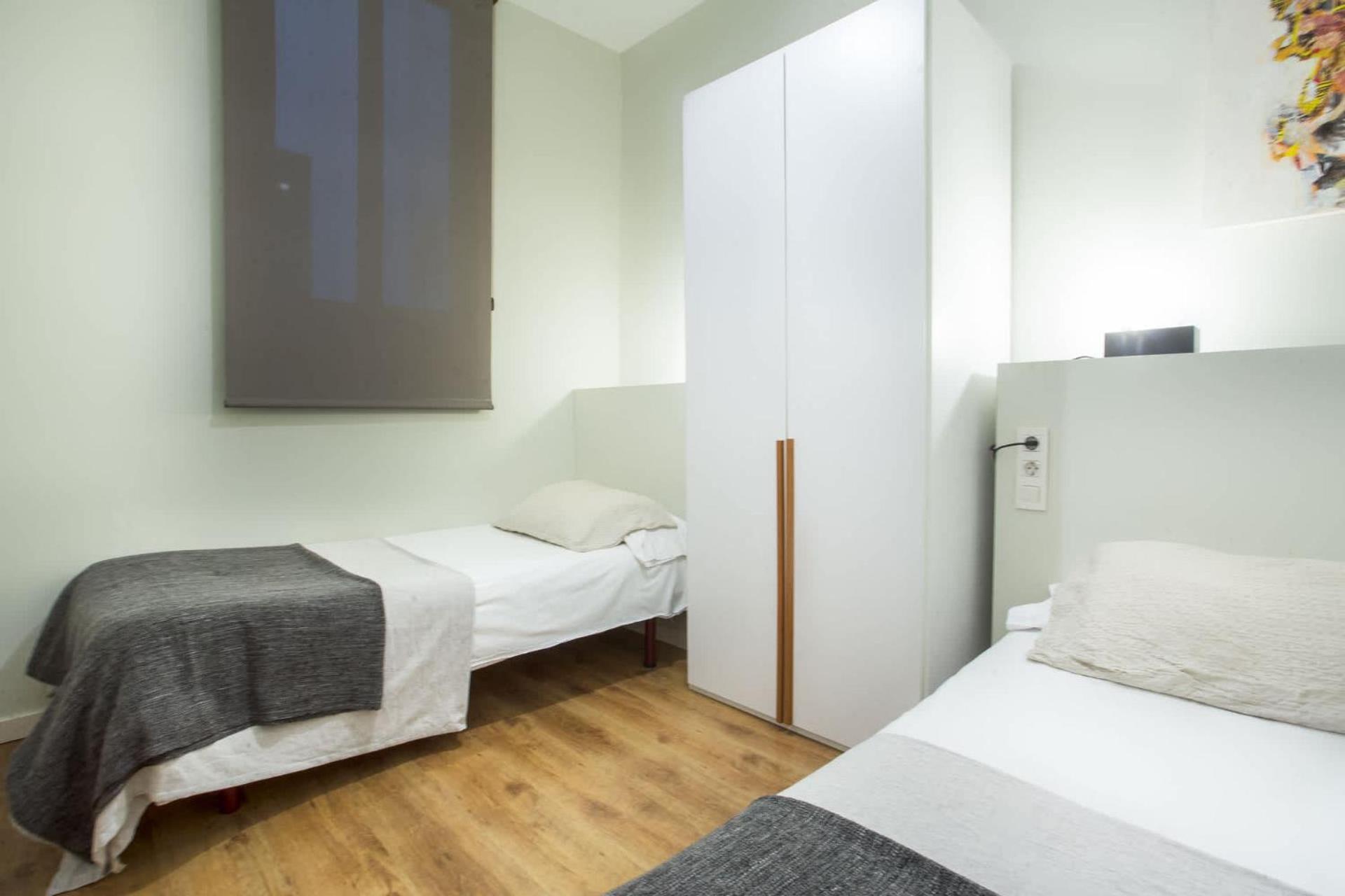 4bedroom With Balcony In Ramblas 3-2 *
